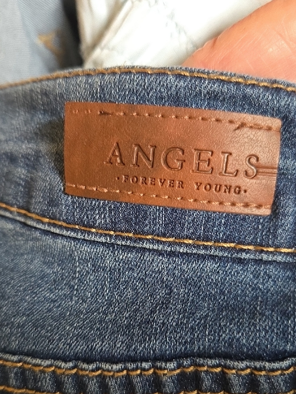 Angel's Forever Young Women's Signature Crop Jeans - Picture 9 of 12